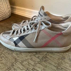 Stylish Women’s Burberry sneakers Nova print 10.5